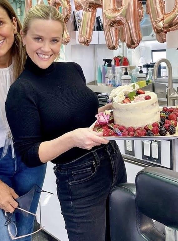 Reese Witherspoon at 40: Cake & Chill Outfit