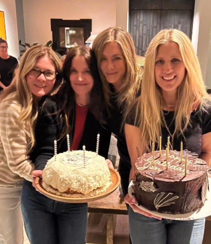 Jennifer Aniston’s Birthday Posse: 40 Looks Good in Friends