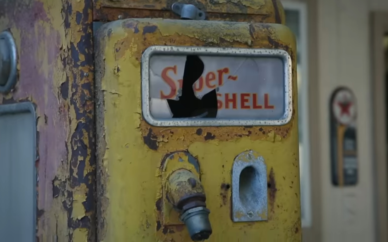 Vintage Gas Pumps That Still Smell Like the '50s