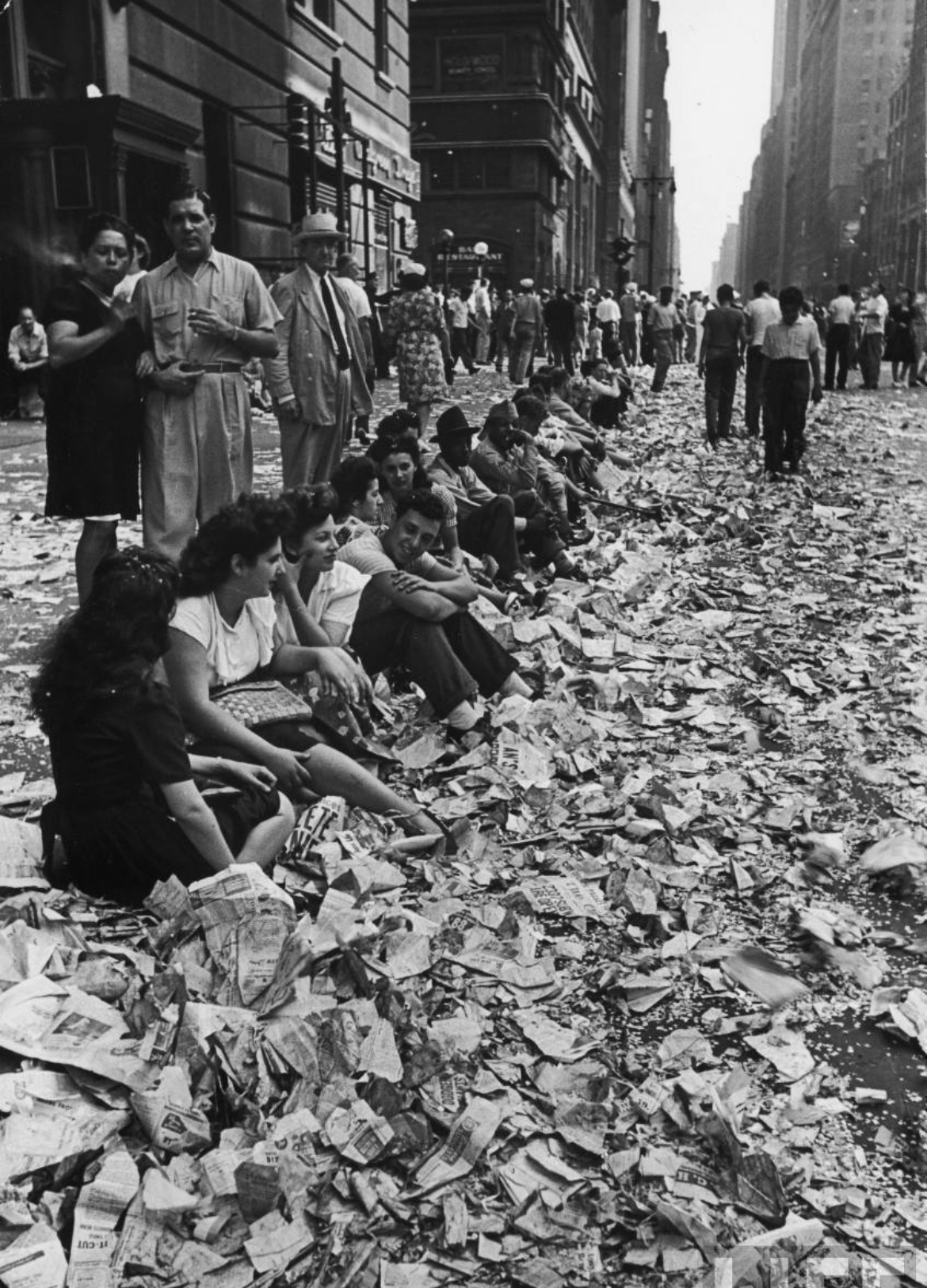 VJ Day Street Party, 1945: Confetti‑Soaked Celebration