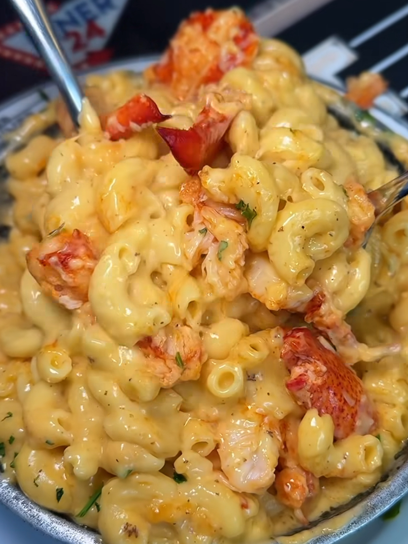 Baked Lobster Mac & Cheese Cups
