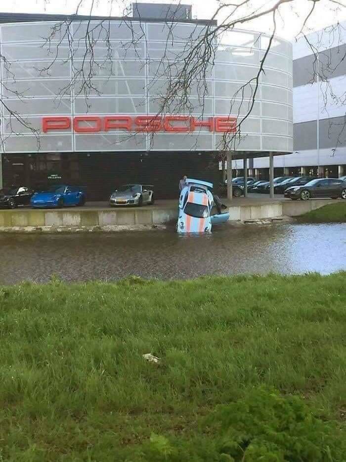 Porsche Plunge: Splash Damage