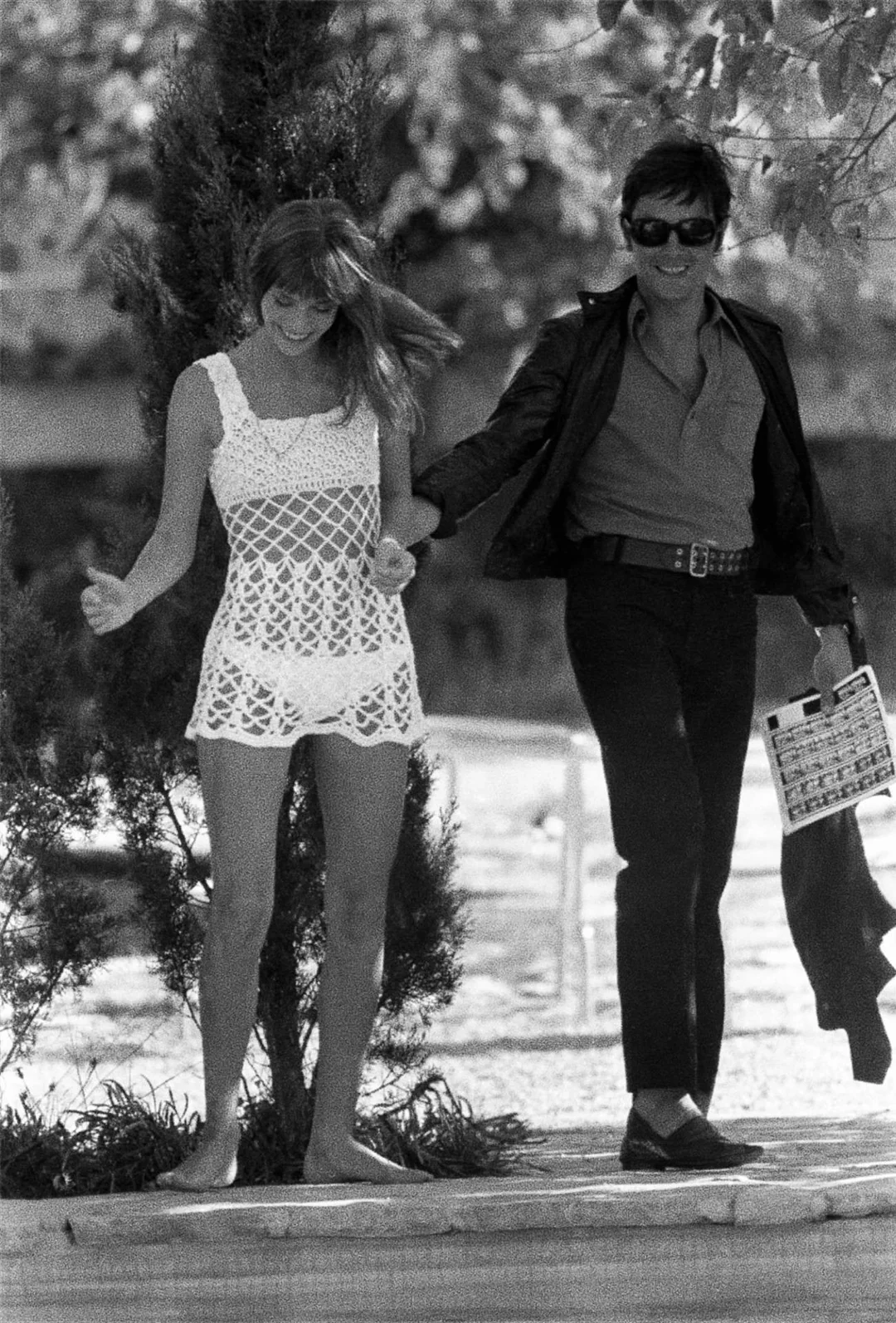On film sets, Birkin became synonymous with French cinema’s sensuality and allure. Here she is with Alain Delon in the set of La Piscine.