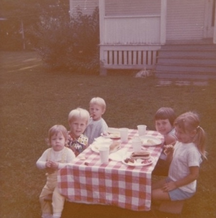 The menu: Wonder bread, mayonnaise, and ants.