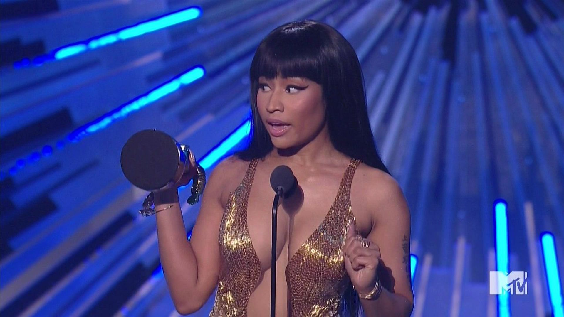 Nicki Minaj vs. Miley Cyrus (2015)