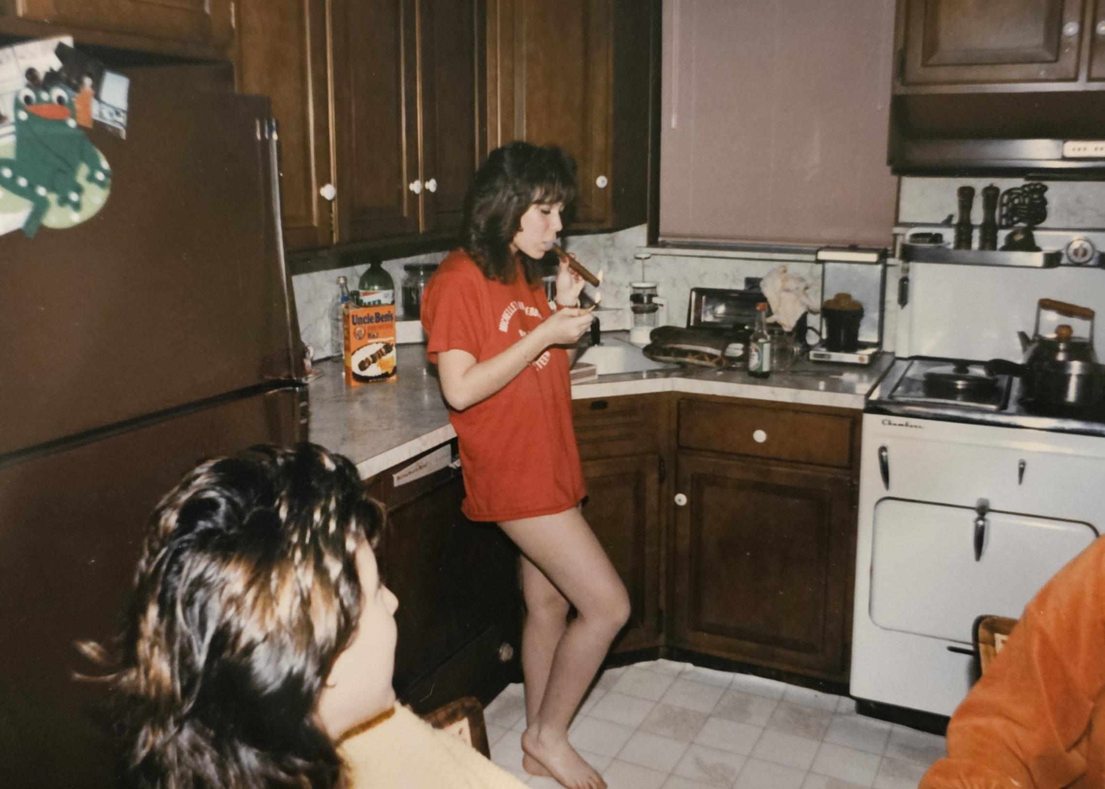 Kitchen smoke breaks, barefoot style.