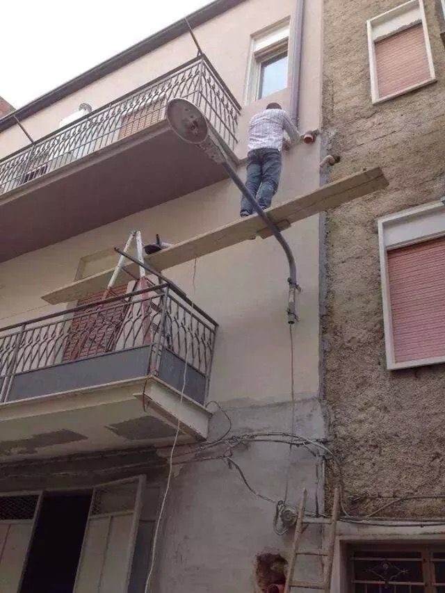 The Human Streetlamp