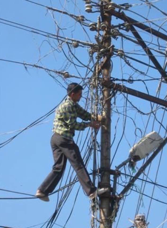 Electric Slide: Live From the Power Lines