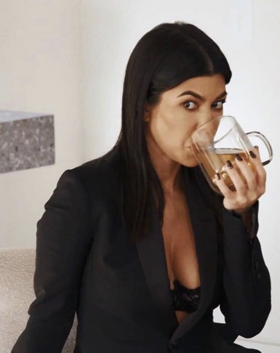 Kourtney Kardashian: Corsets = Health?