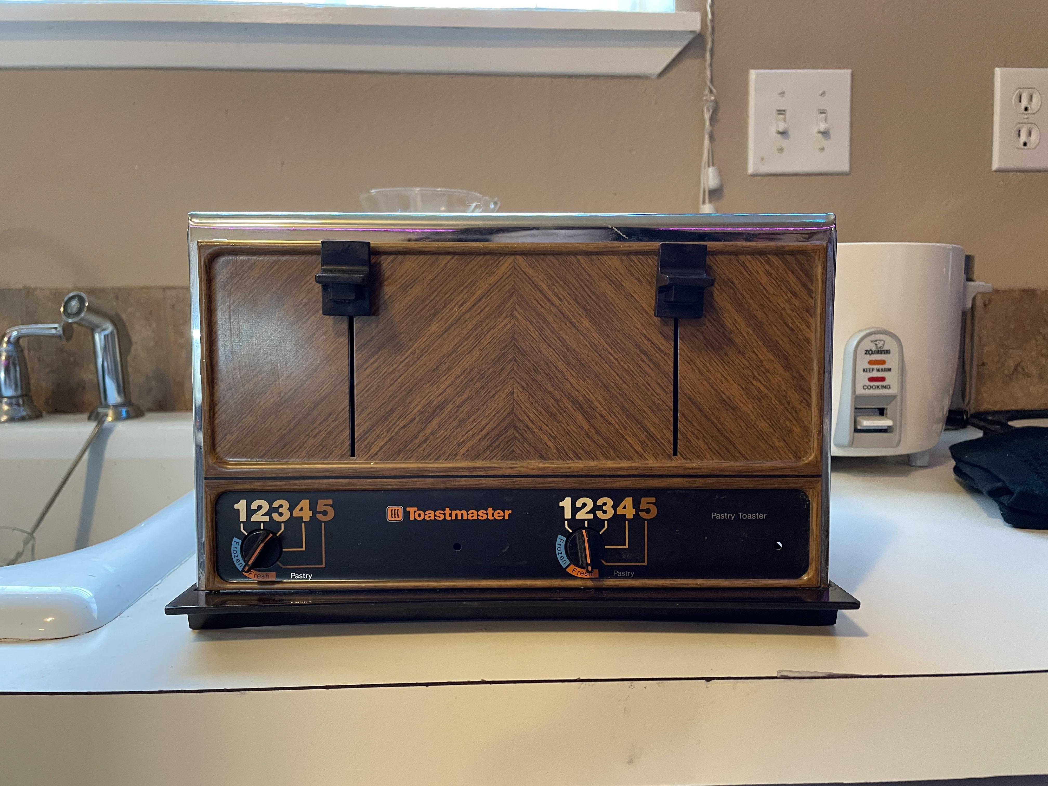 Toastmaster woodgrain toaster