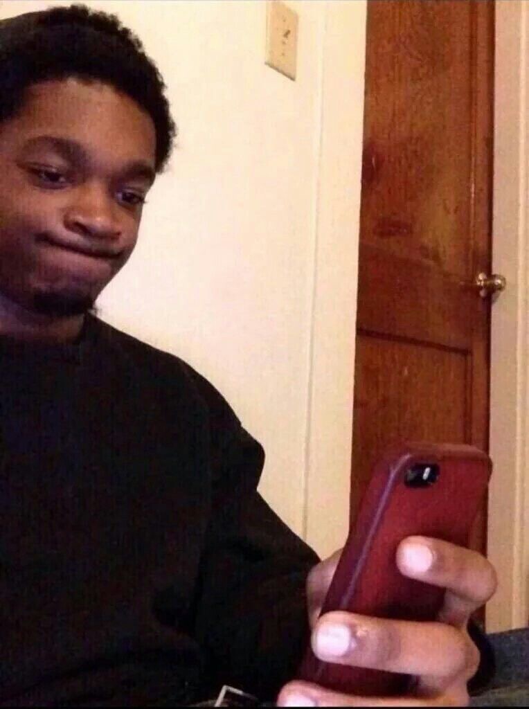 We Replaced Real Friends With Group Chats No One Reads