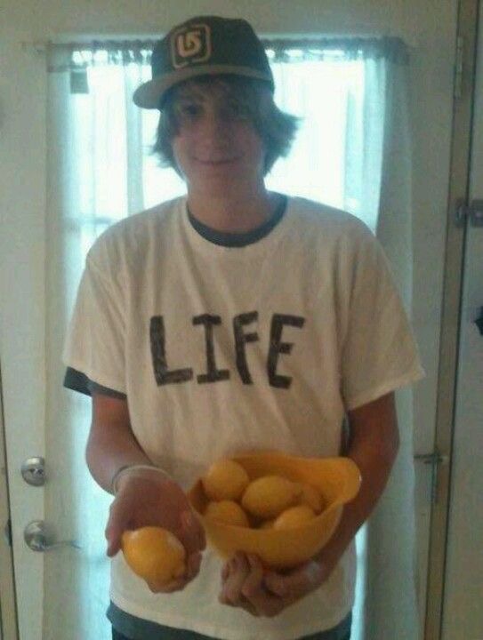 Man Dressed as “Life”… Hands Out Lemons