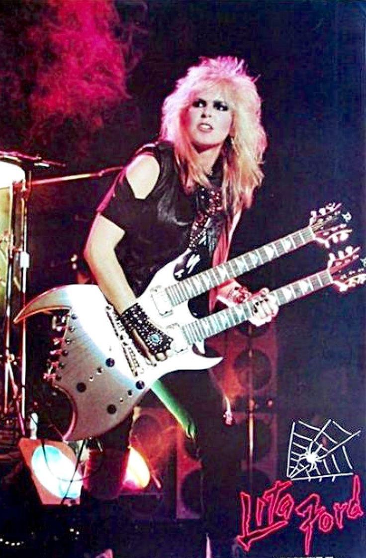 Ford’s solo performances established her as one of the most powerful guitarists of the decade.