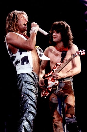 David’s Mic Flips and Crowd Teases