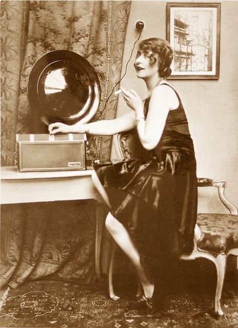 When Radios Were Furniture and Women Were Fire