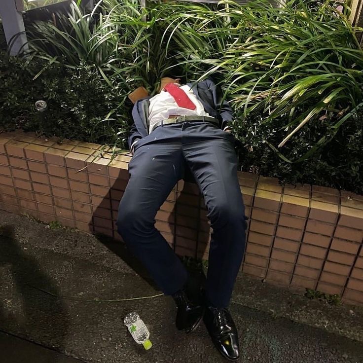 This Groomsman Took 'Fall for You' Literally