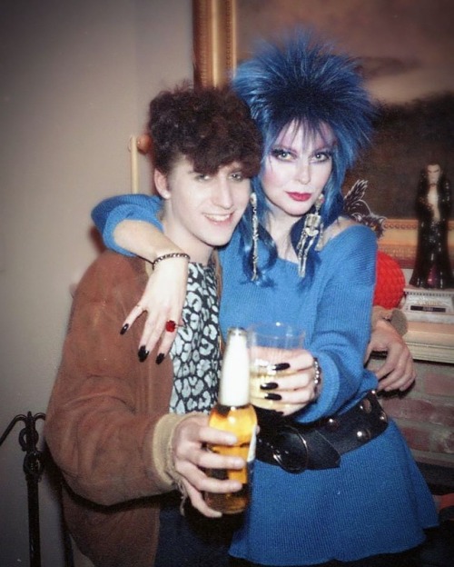 Before the iconic vampy look, there was some electric blue hair.