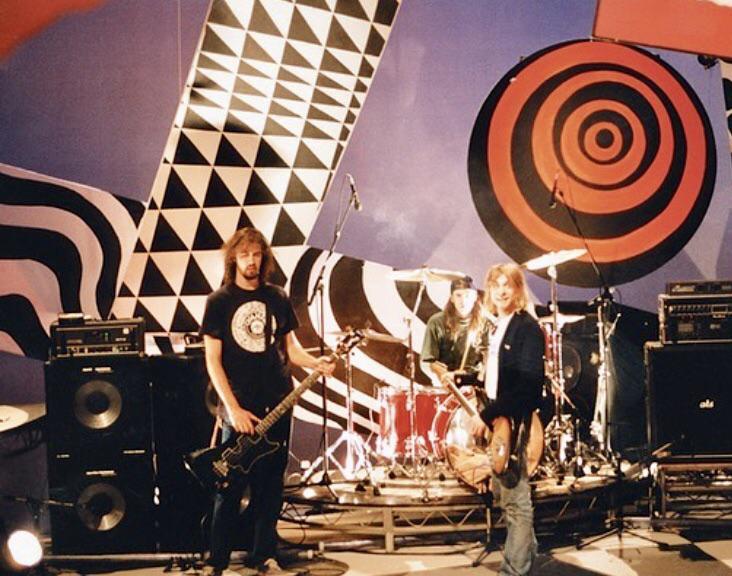 Prep before taking the crowd to another dimension.