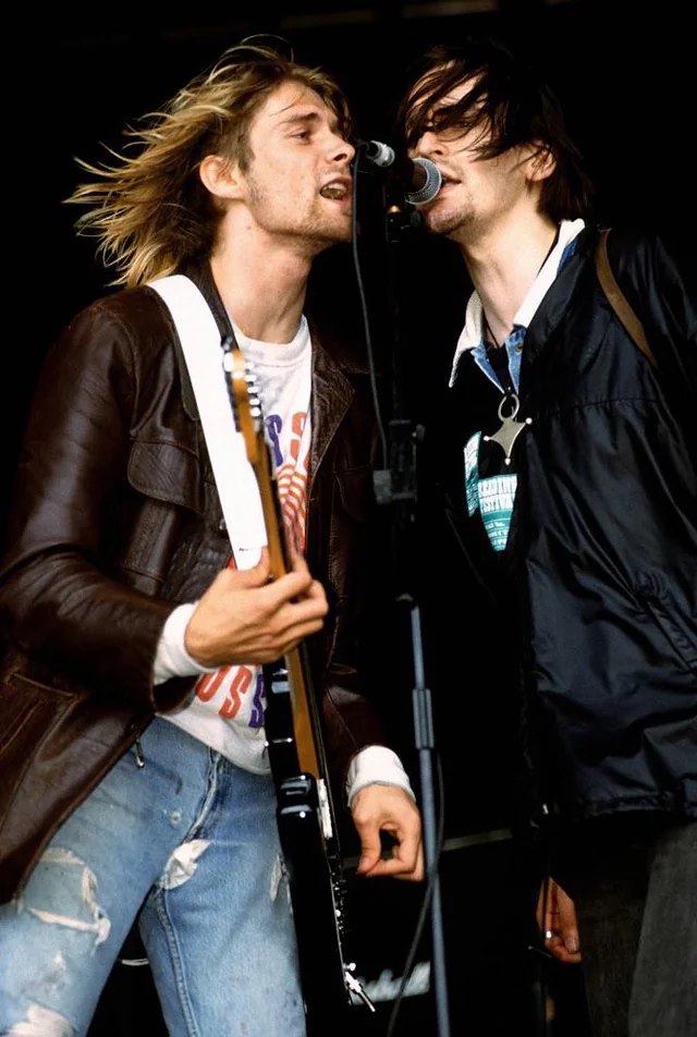 Sharing the mic, but with the same emotions.