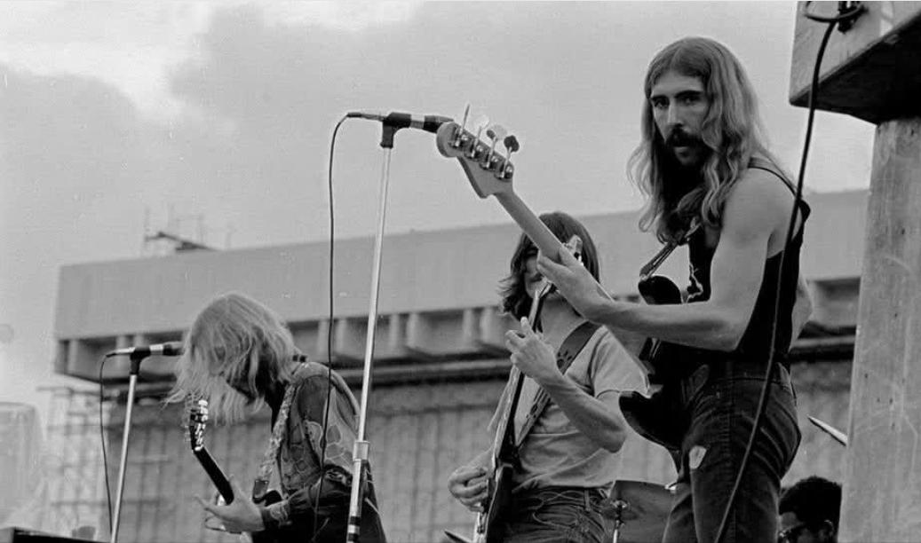 Berry Oakley staring down at the crowd.