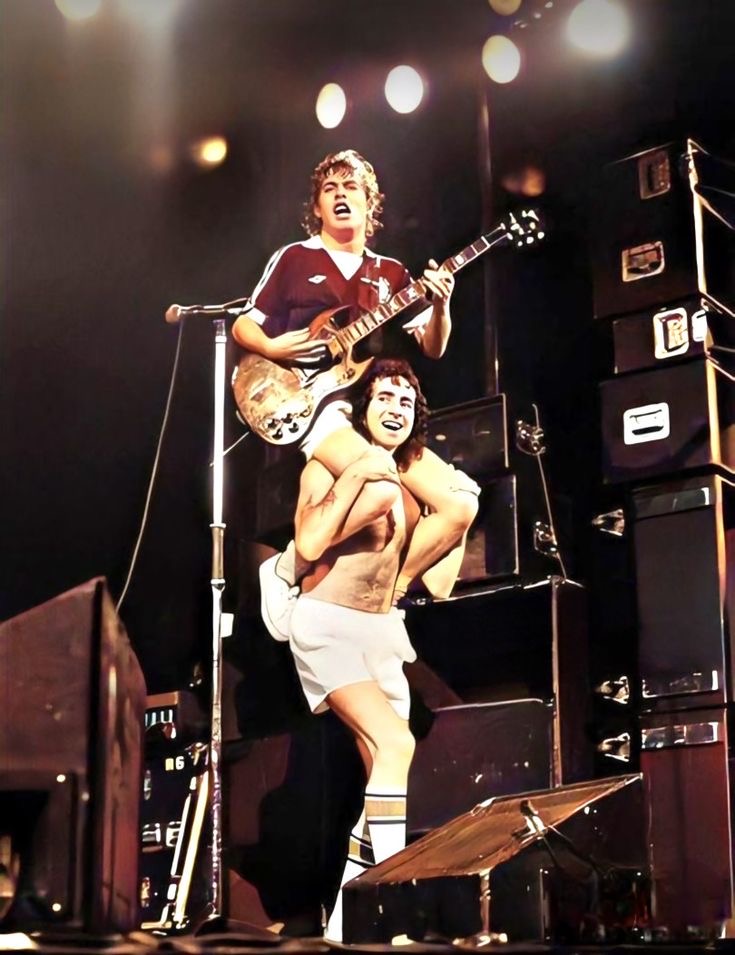 Handwritten Setlists and Spontaneous Moments