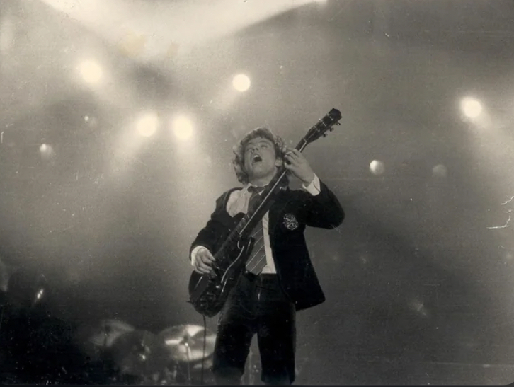 The Intensity of a Live Guitar Solo