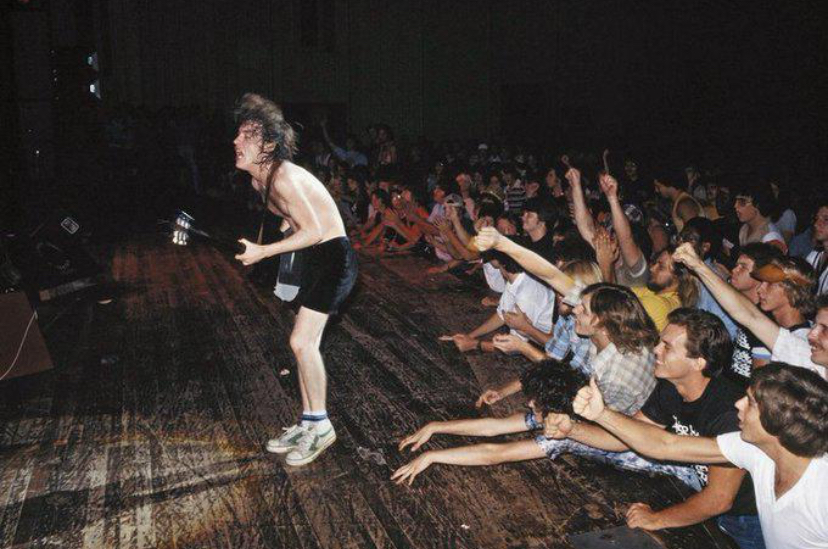 DIY Concert Merch Stalls