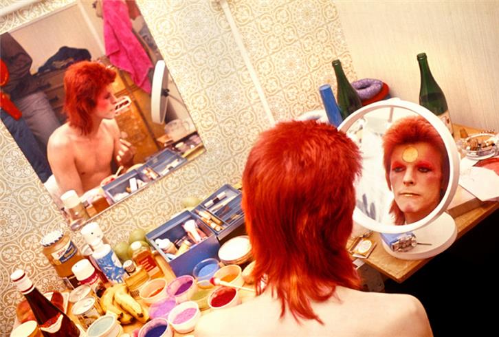 David Bowie puts an end to his iconic alternate persona Ziggy Stardust while on stage.