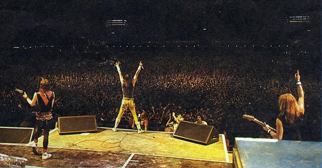 Commanding the audience like only they could.