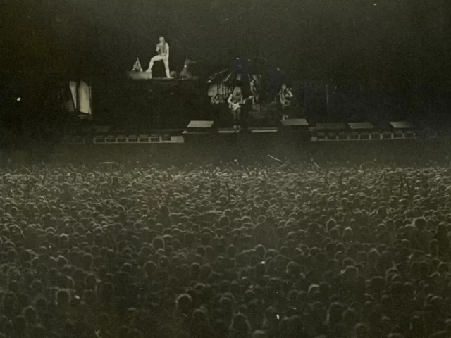 As far as the eye could see, a sea of fans.