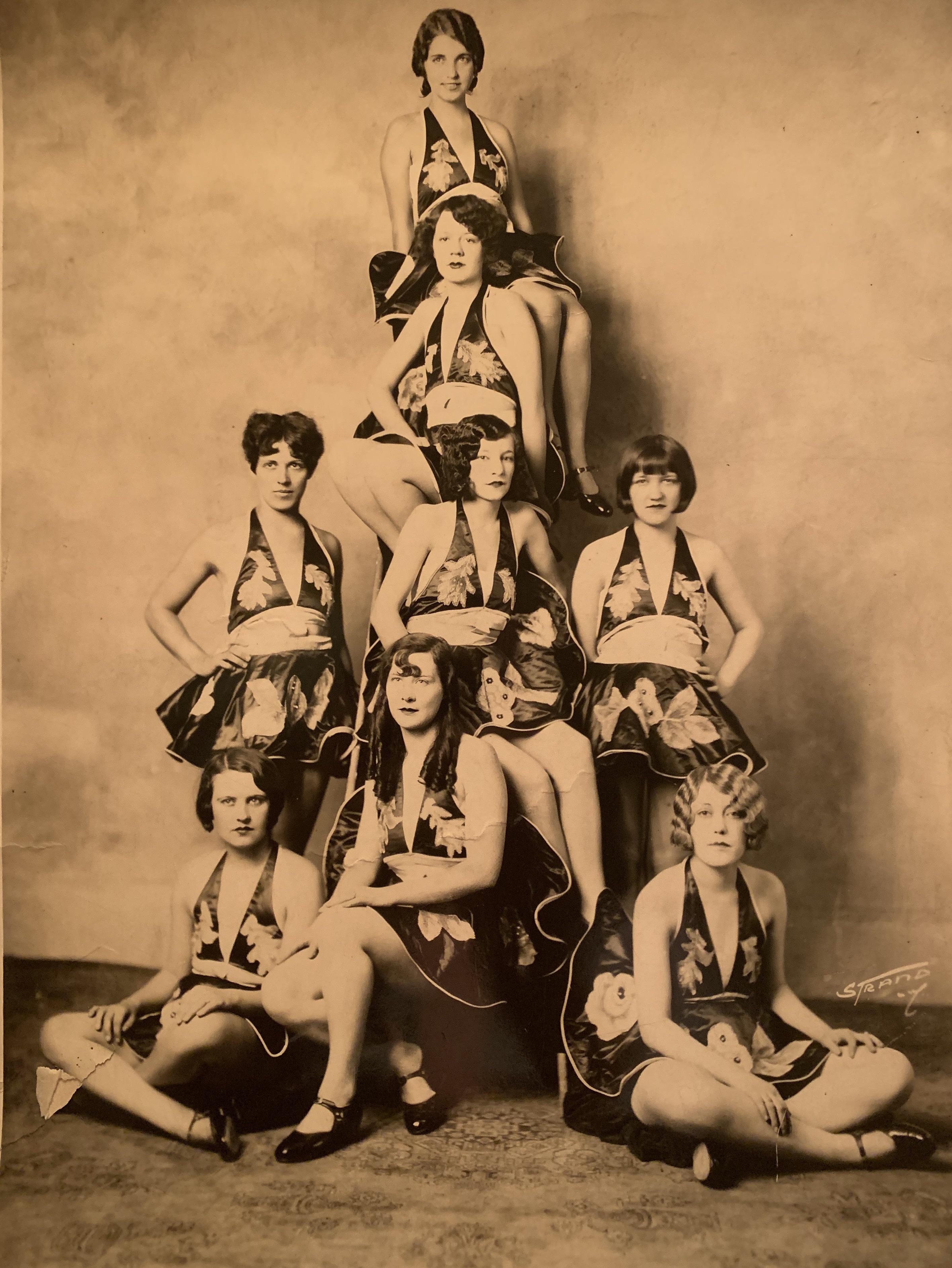 Chorus girls in 1920s