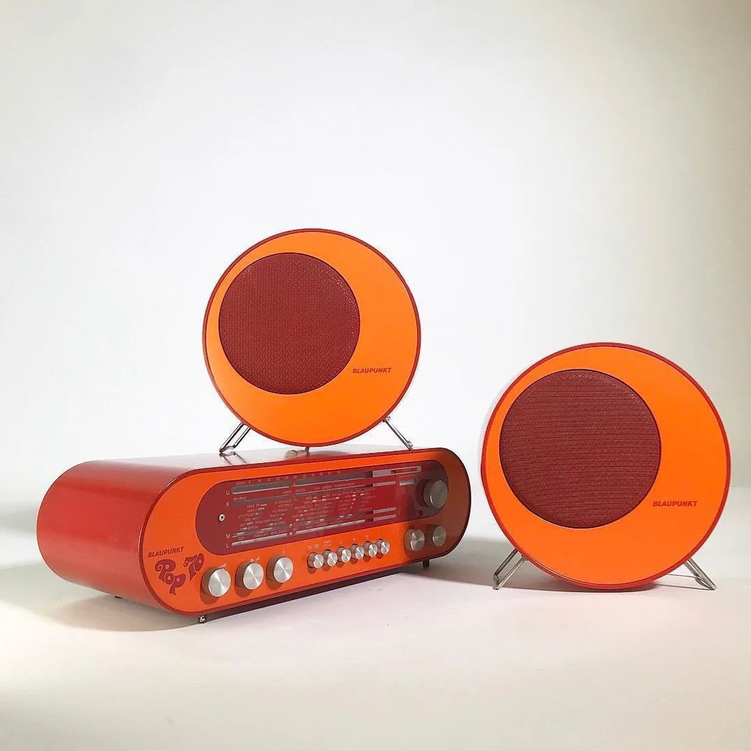 Round speakers and bold colors straight out of The Jetsons.
