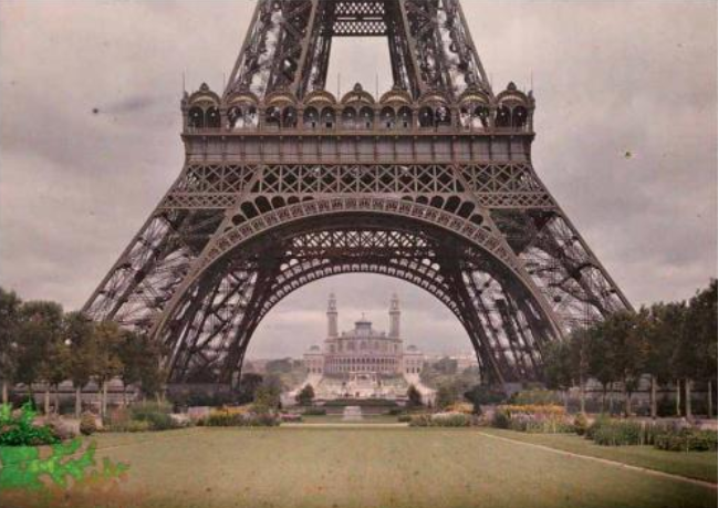 Eiffel Tower in 1914