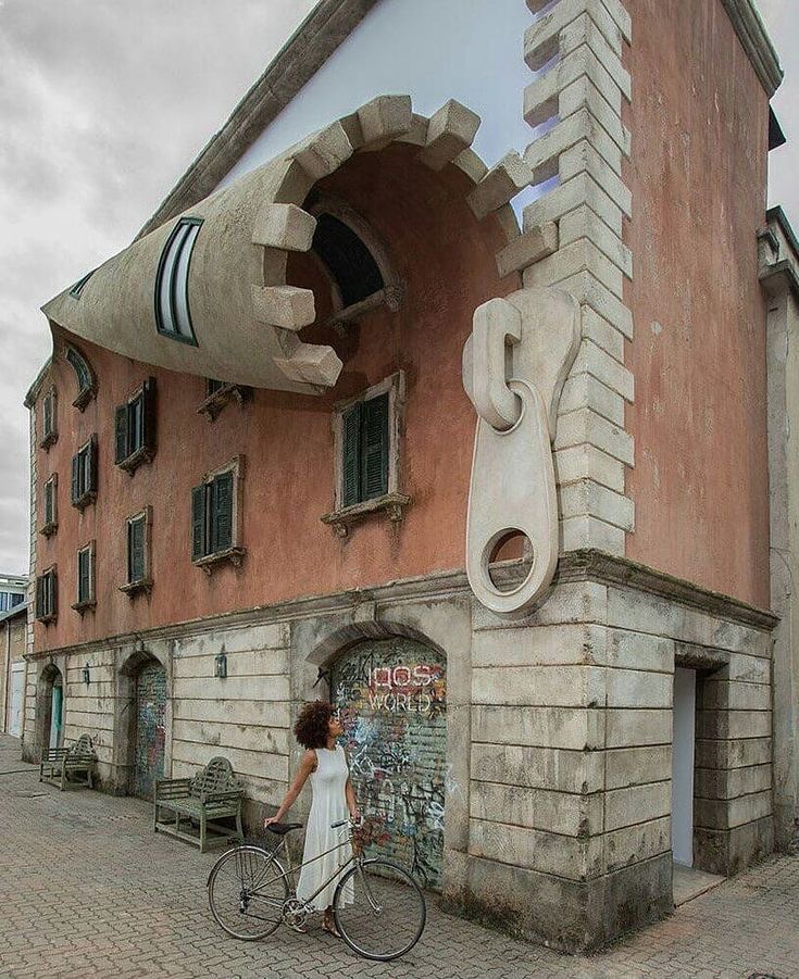 This Building Has a Zipper and That’s Not Even the Weirdest Part