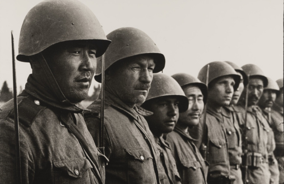 Red Army Lines Up for History