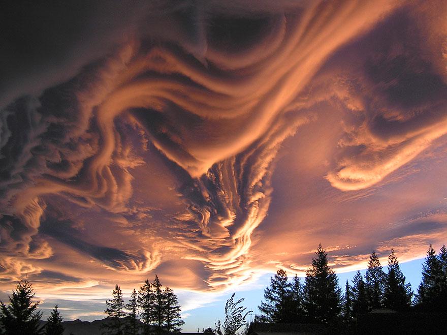 Clouds that look more like brushstrokes.