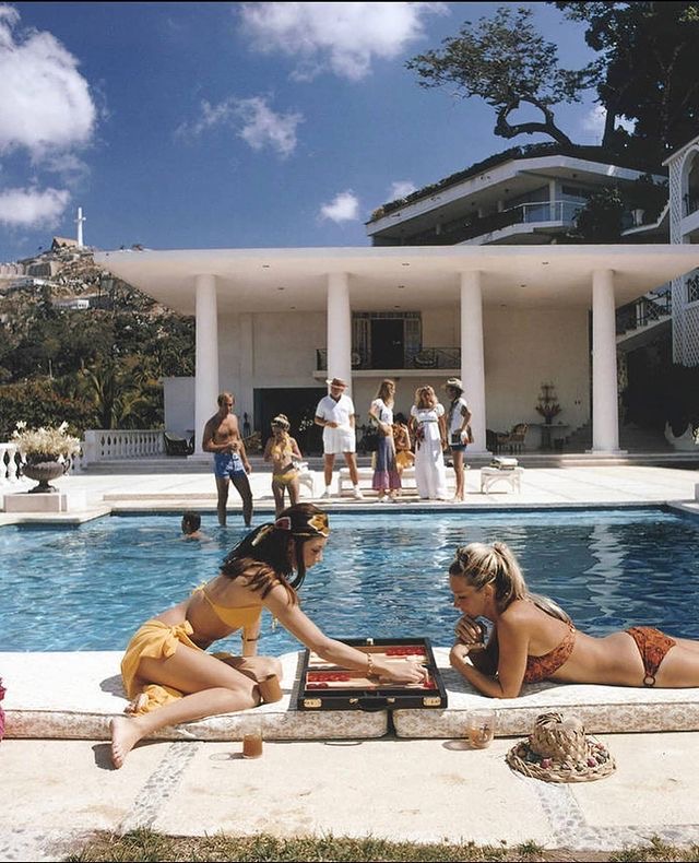 Hotel Pools Were Social Hotspots