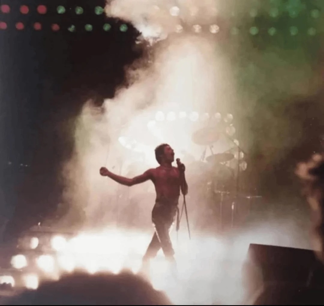 Spotlights that command the stage.