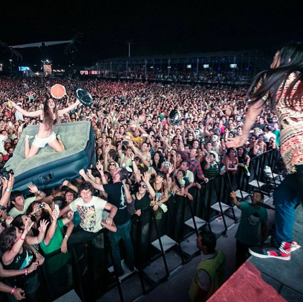 Nothing screams chaos more than throwing cake in a concert.