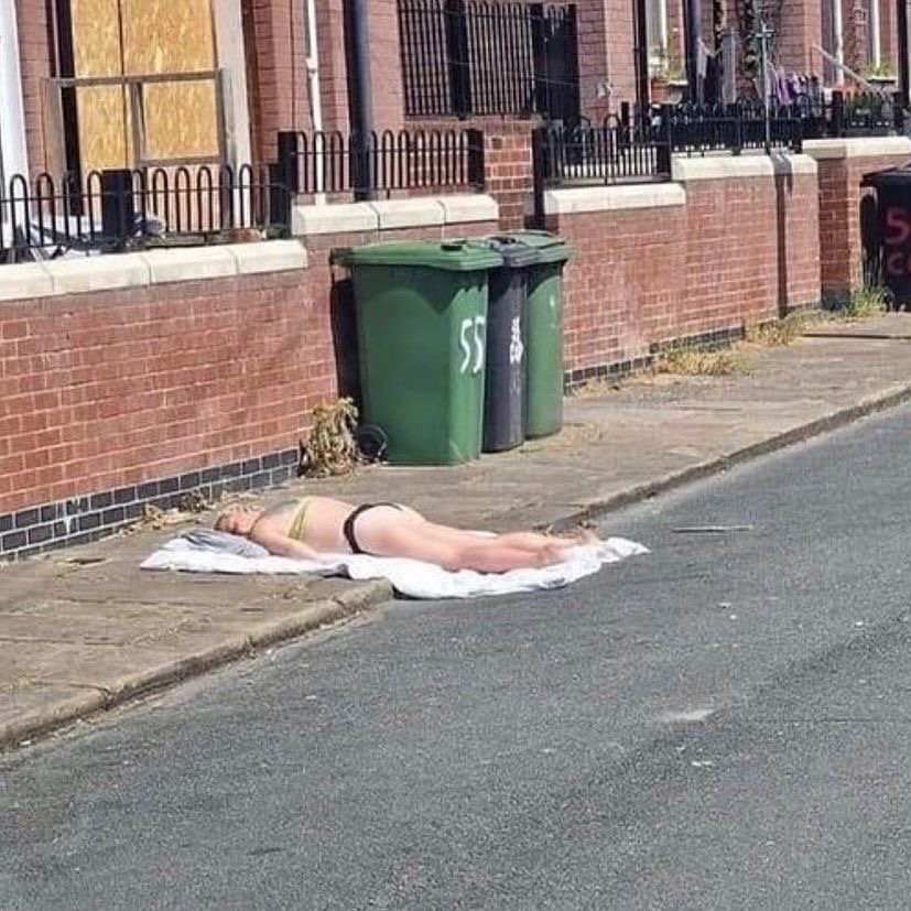 Sidewalk Sizzle Queen