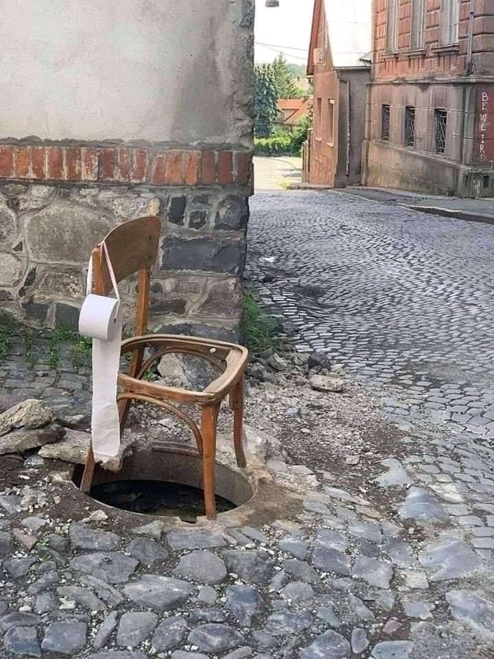 Pop-Up Bathroom With a View (of a Sewer)