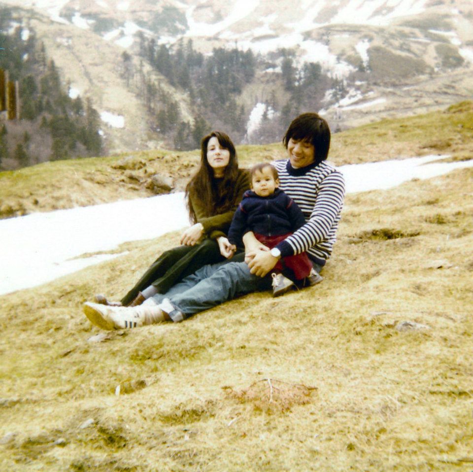 A quiet picnic in the hills.
