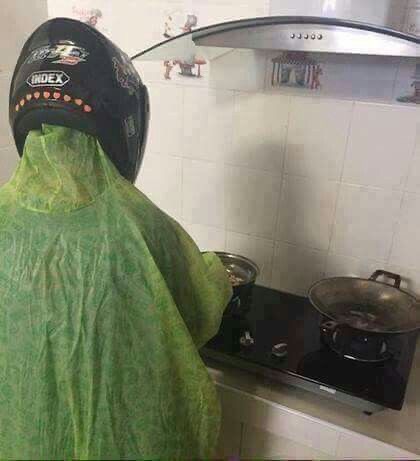 Kitchen Safety: Level Unhinged