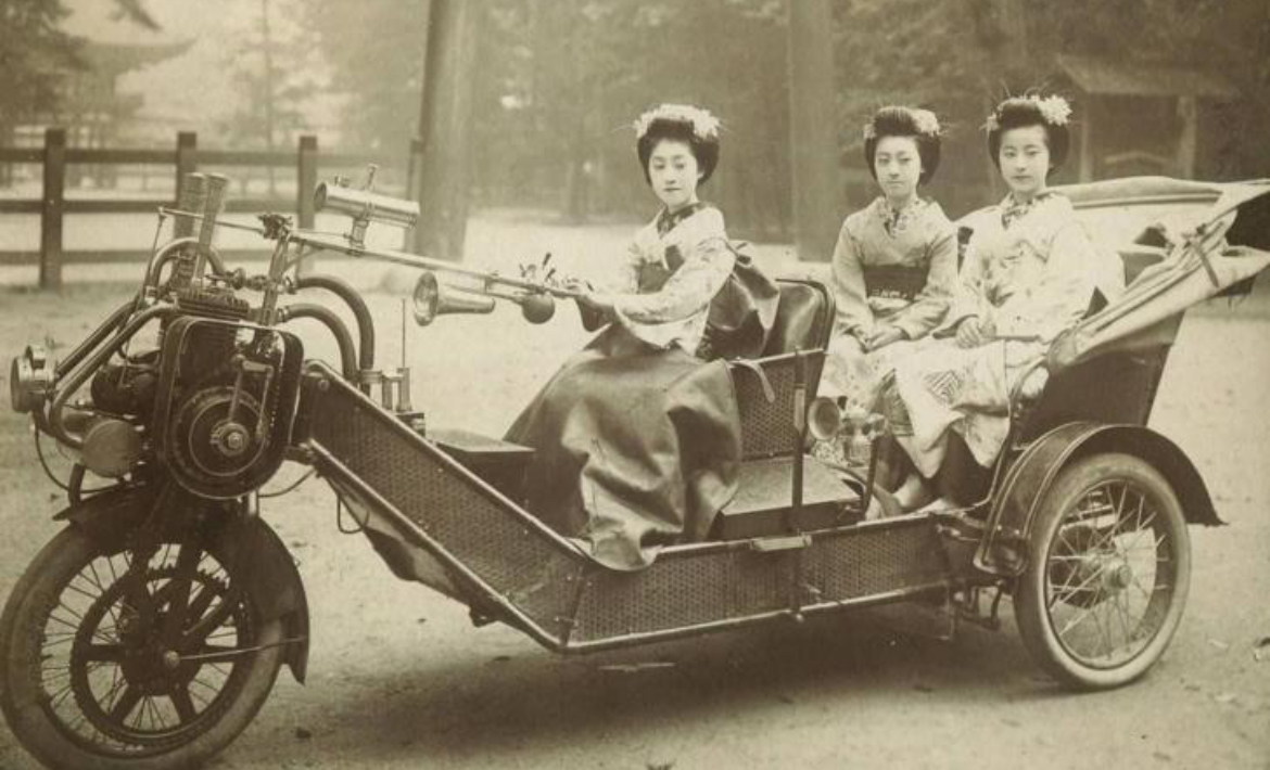 Tokyo Drifting, 1920s Style