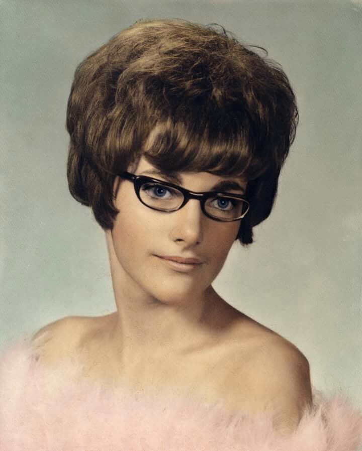 Who lives in a pineapple under this?