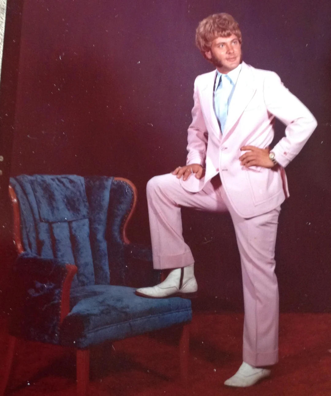 A pink suit and full confidence.