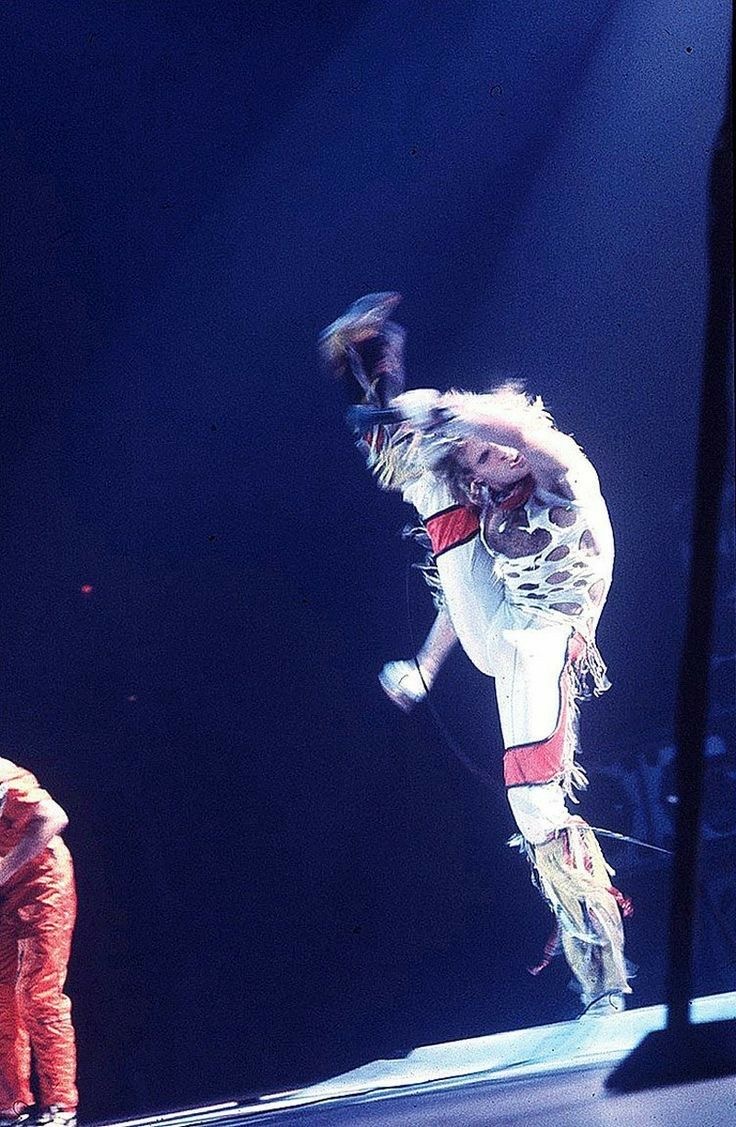 Roth’s Revolutionary Frontman Style