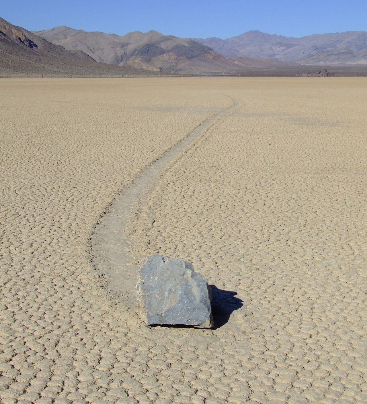 The moving stones of Death Valley