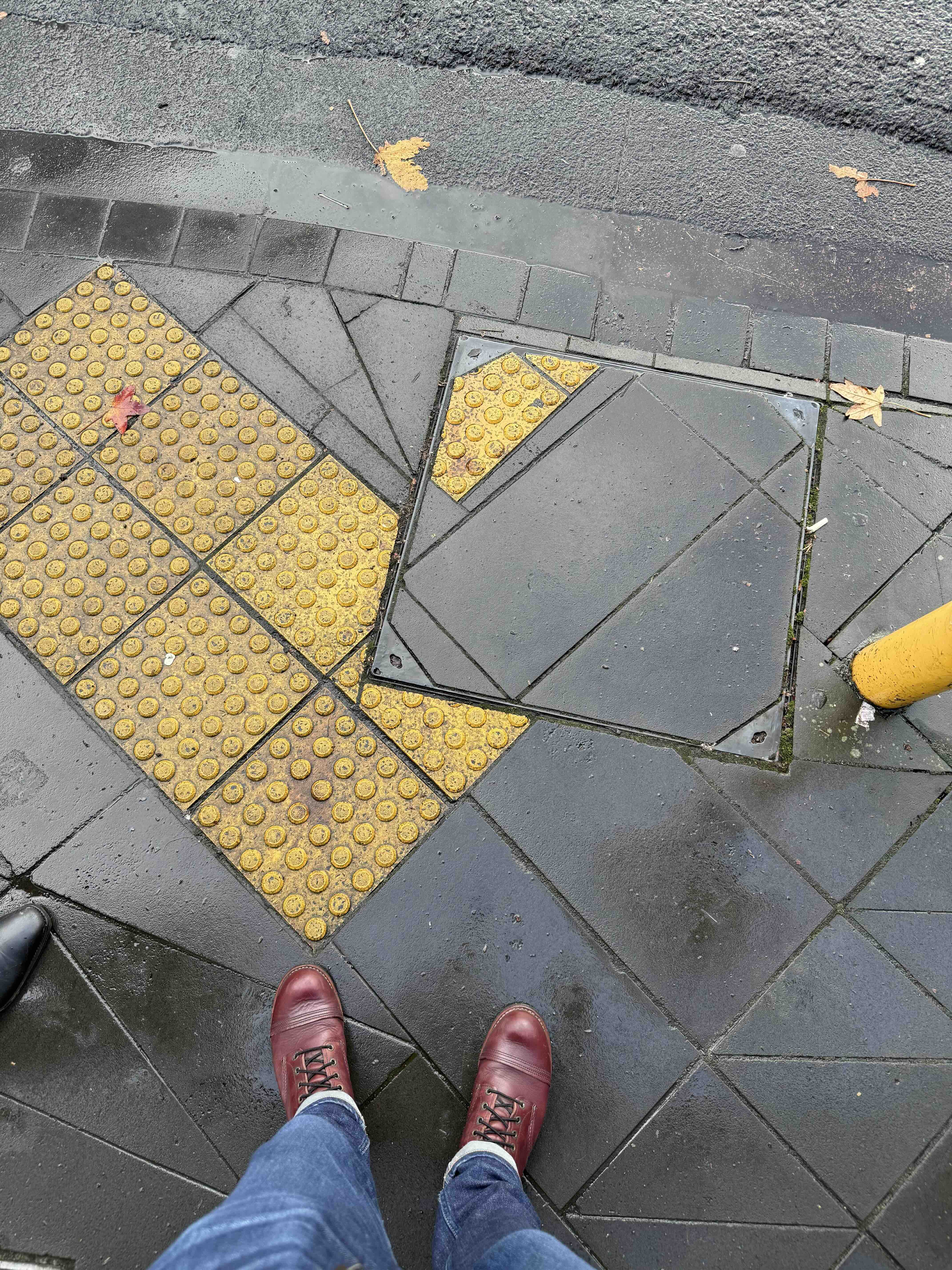 This corner was clearly installed on a Friday before clocking out.