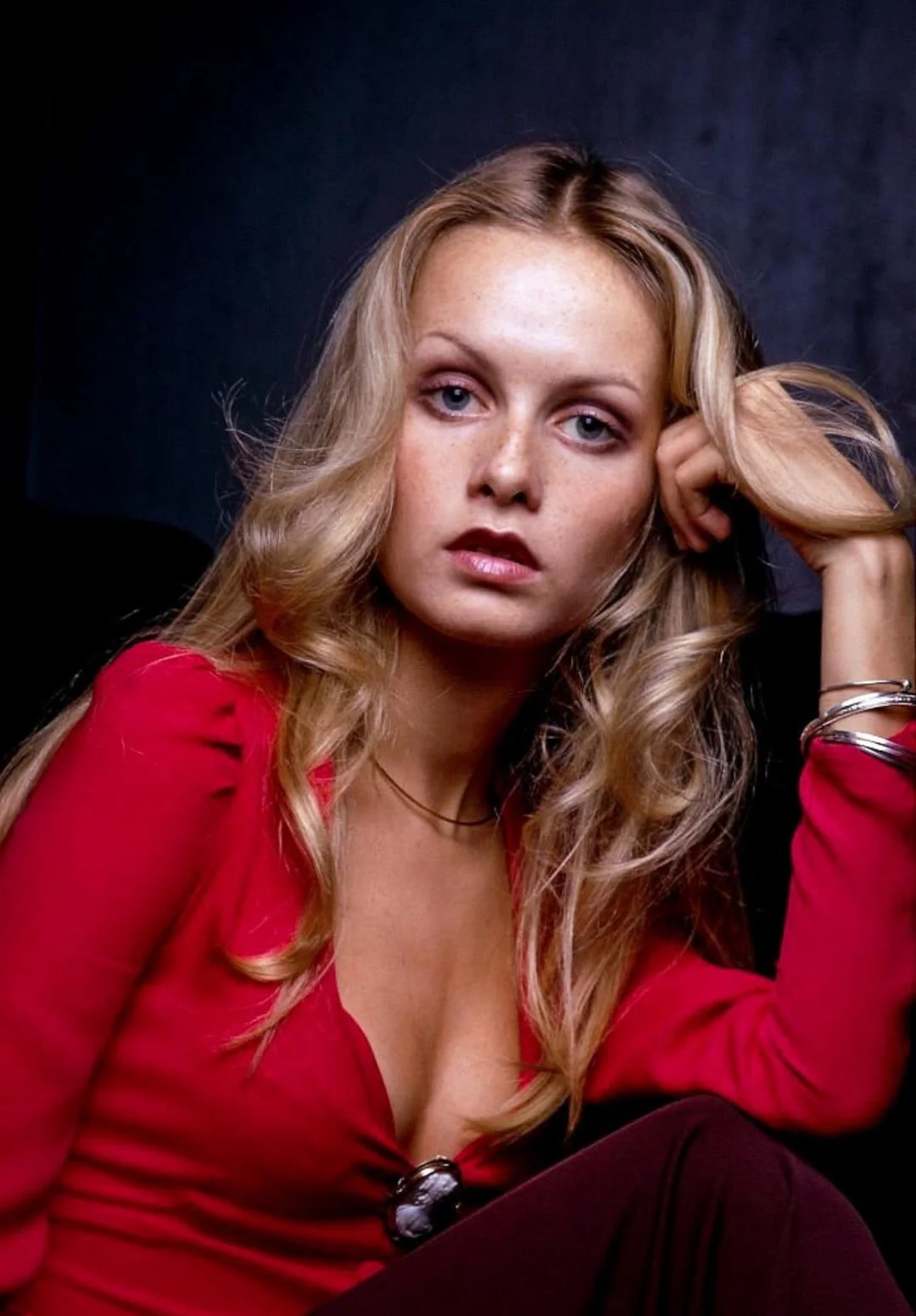 When her iconic hairstyle changed into soft curls.